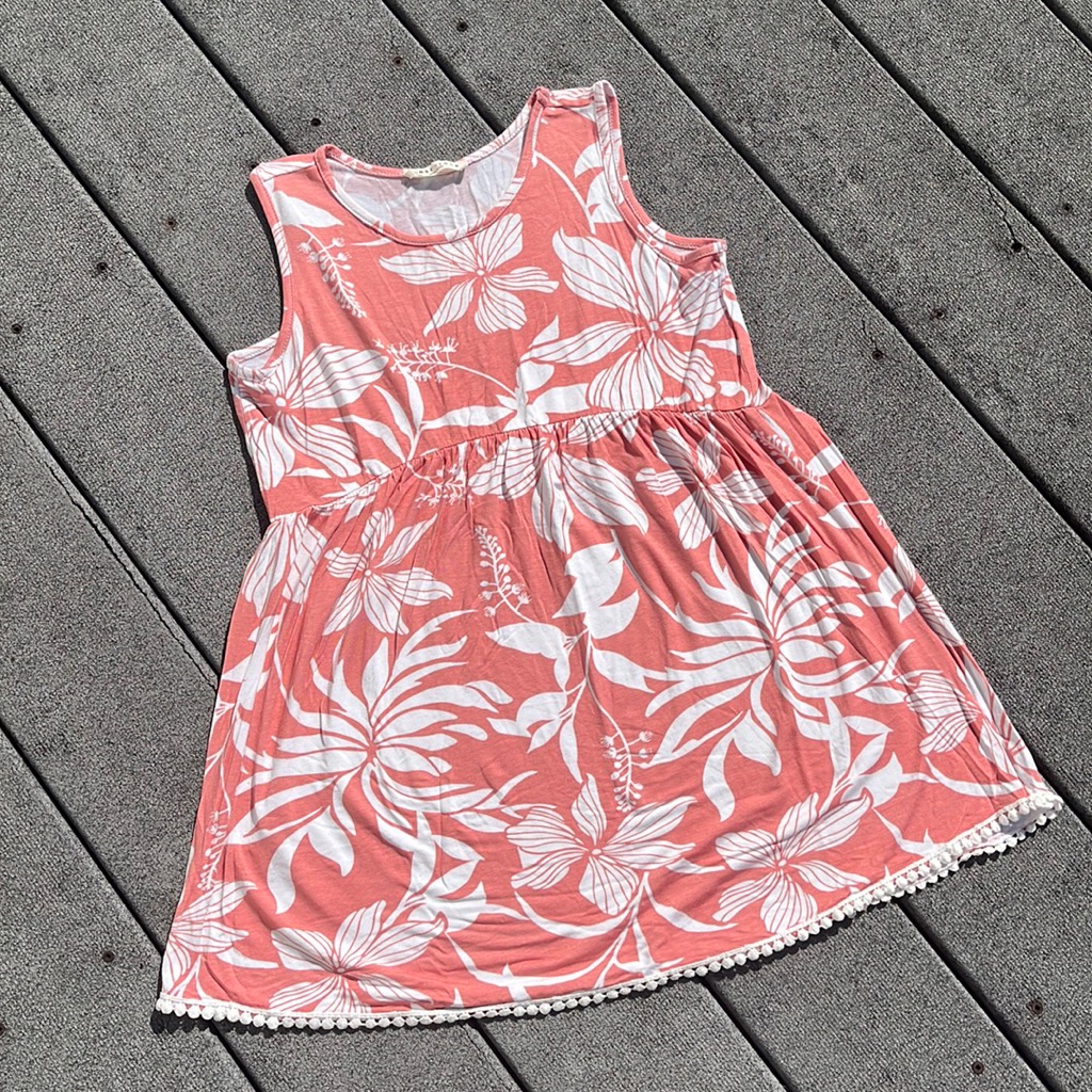 Leaf Patterned Tank Top
